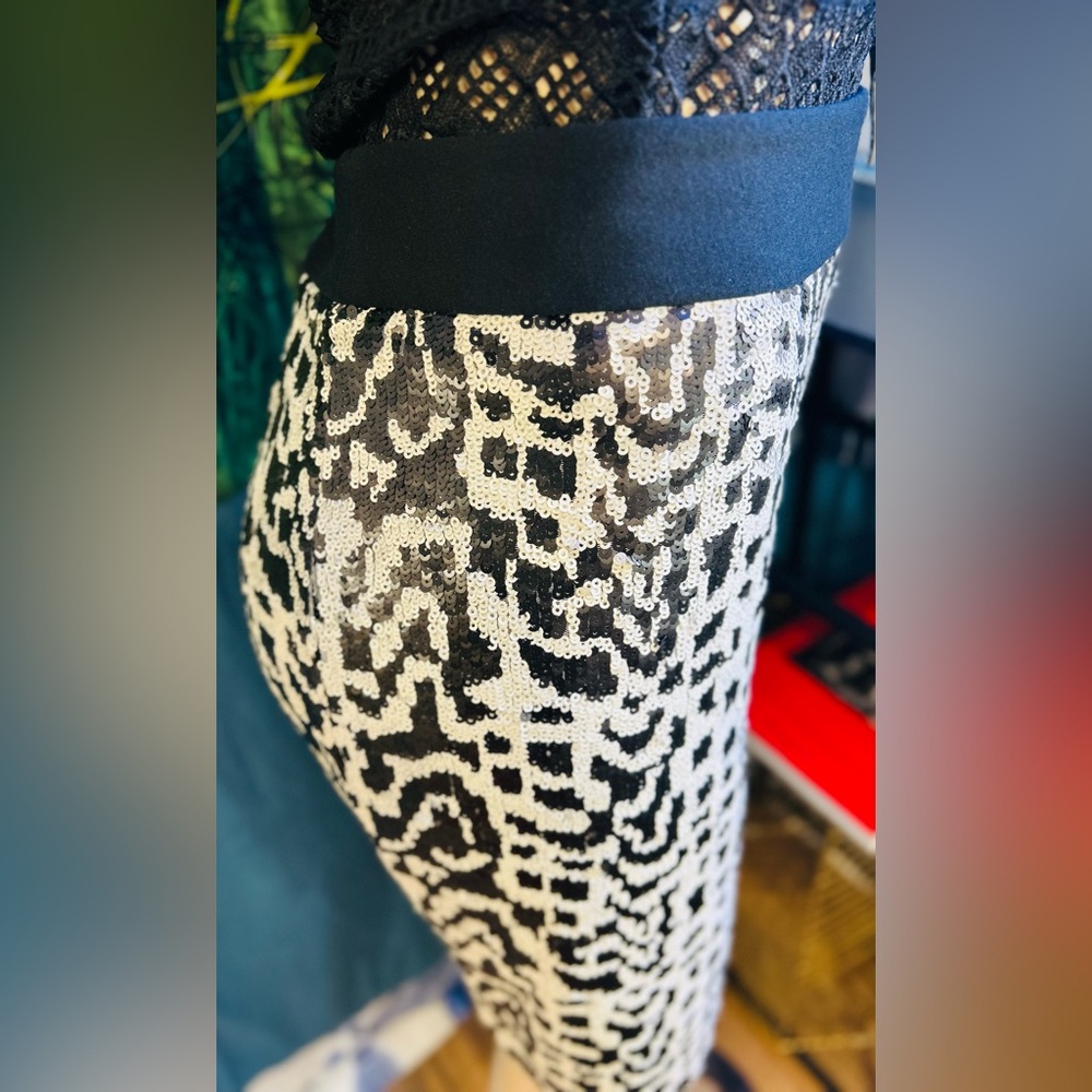 The Limited: Black & White Animal Print Sequin Lined Pencil Skirt - Picture 4 of 9